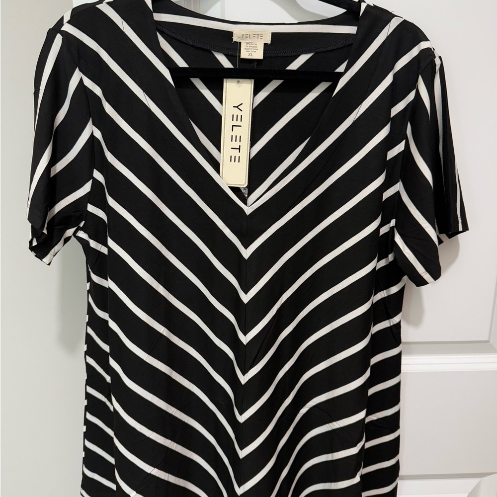 Yelete Monochrome Striped Apparel